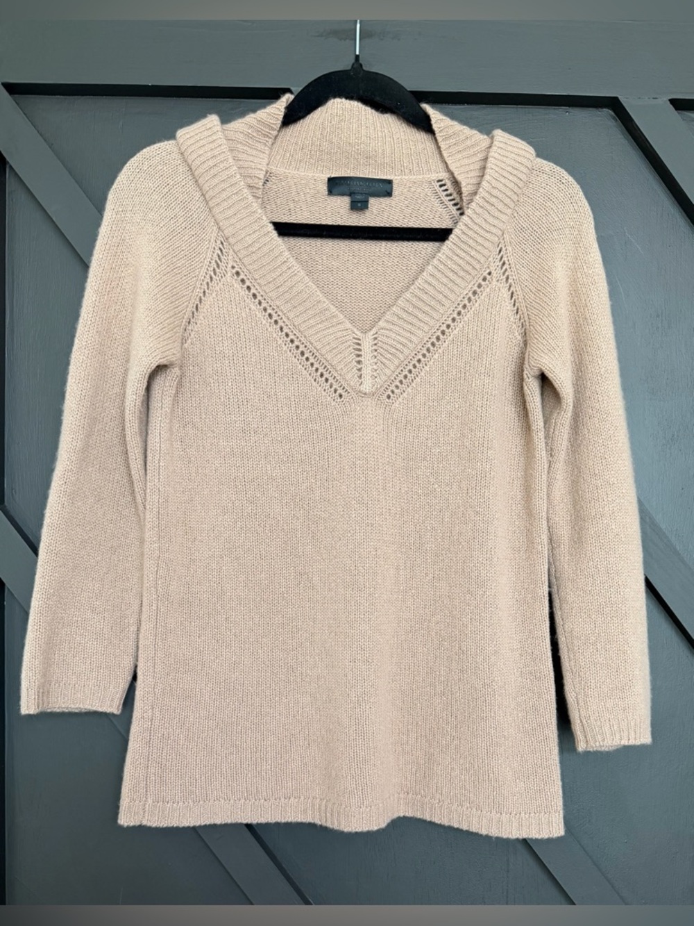 Burberry 100% Cashmere V-Neck Sweater in Dusty Pink/Tan, Size Small - Picture 2 of 8